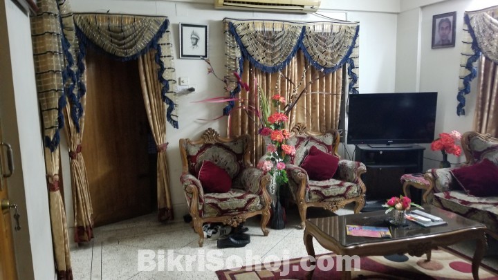 Big flat for rent at Tajmahal Road, Mohammadpur